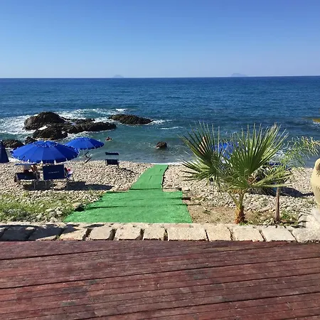 La Scogliera Blu מלון דירות *