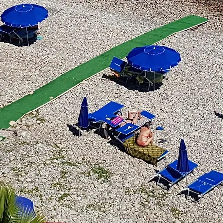 Appart hôtel La Scogliera Blu *