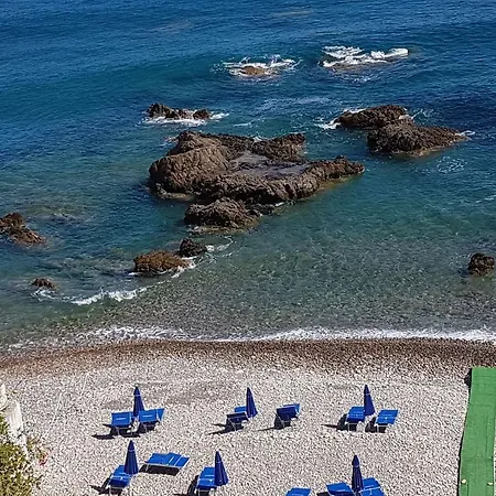 La Scogliera Blu מלון דירות *