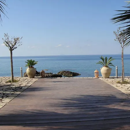 מלון דירות La Scogliera Blu *