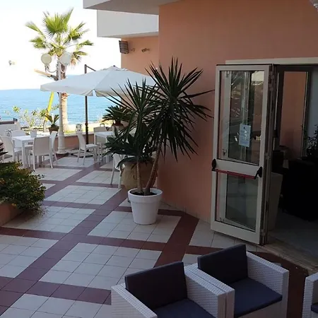 Appart hôtel La Scogliera Blu *