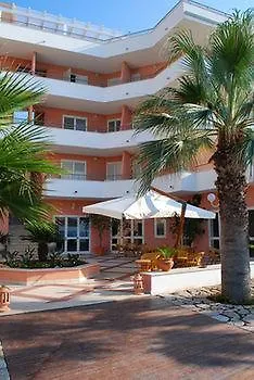 Aparthotel La Scogliera Blu *