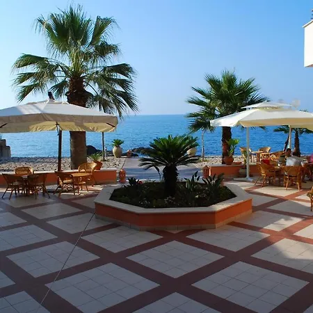 Aparthotel La Scogliera Blu *