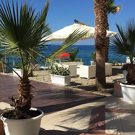 Aparthotel La Scogliera Blu Caronia