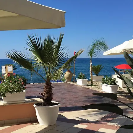 Aparthotel La Scogliera Blu Caronia