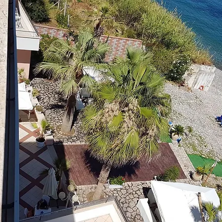 La Scogliera Blu Caronia