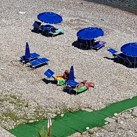 La Scogliera Blu Caronia