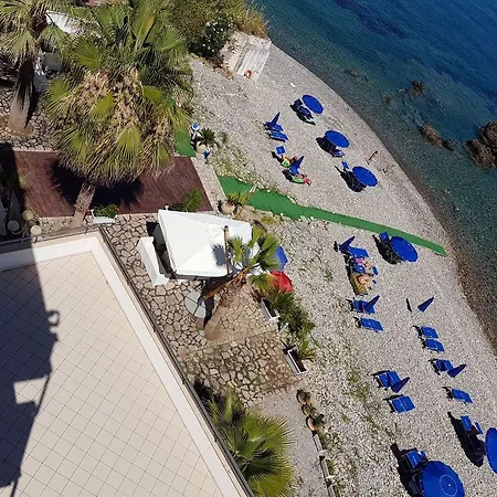 Aparthotel La Scogliera Blu Caronia