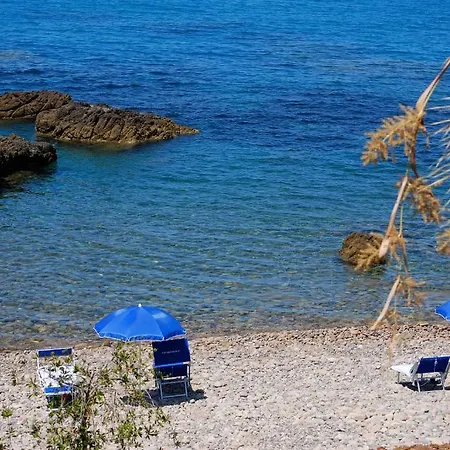 Aparthotel La Scogliera Blu *