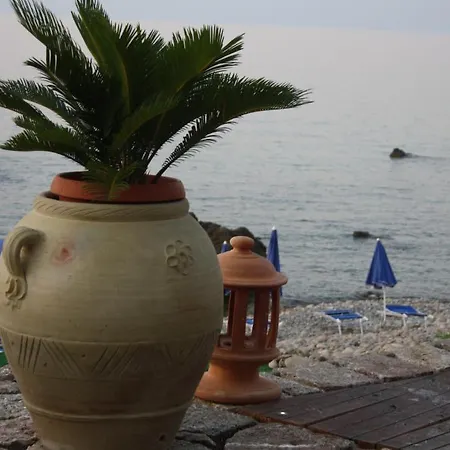 La Scogliera Blu Caronia
