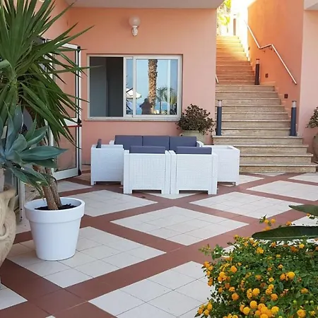 Aparthotel La Scogliera Blu Caronia