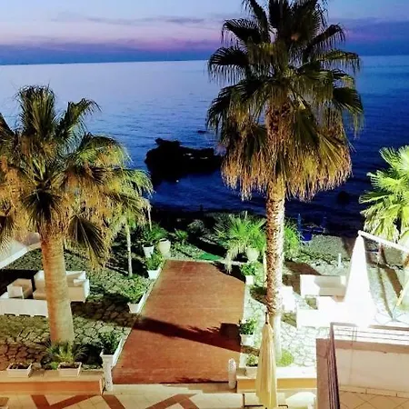 Aparthotel La Scogliera Blu Caronia