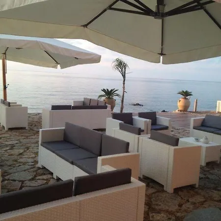 Aparthotel La Scogliera Blu *